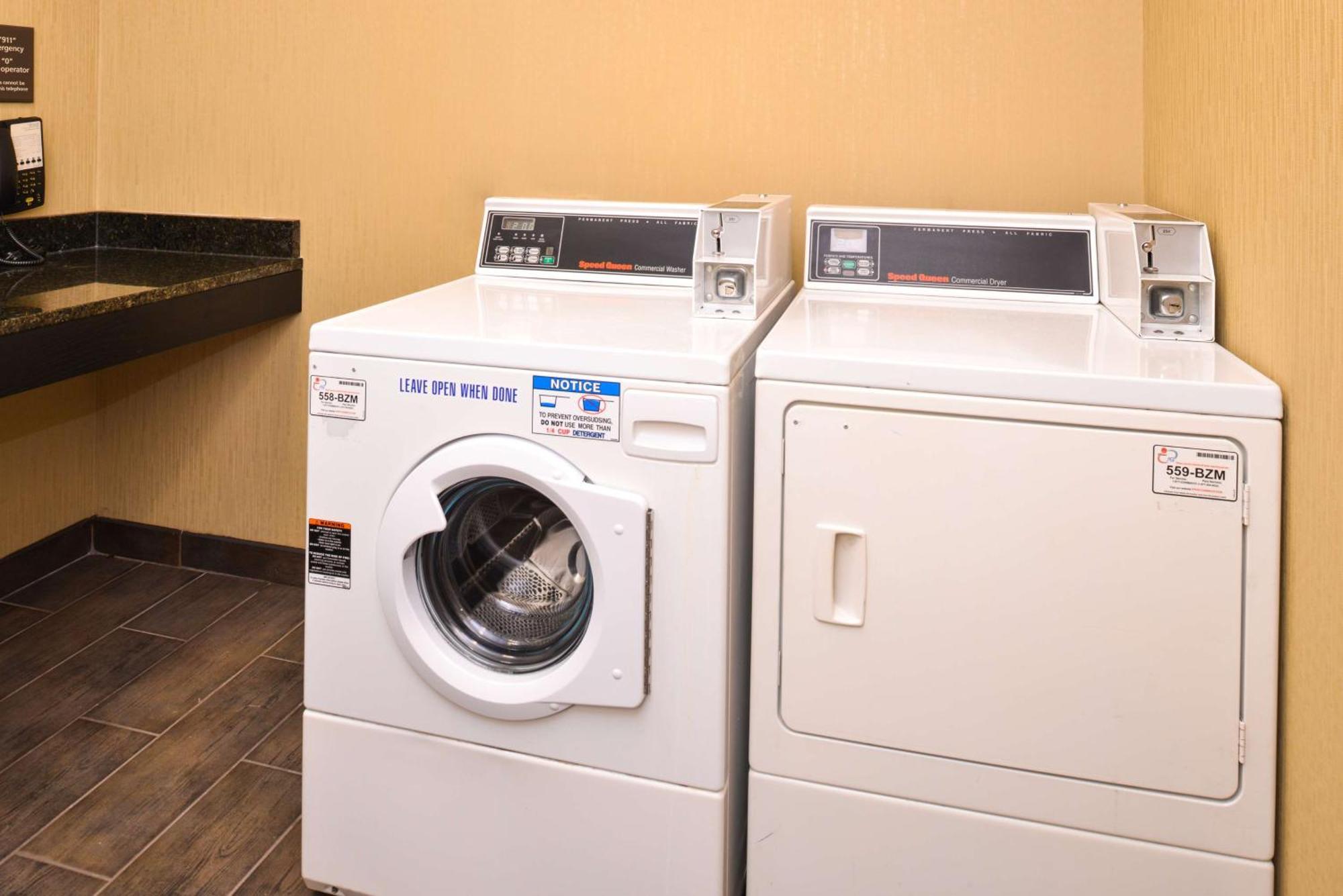 Comfort Inn & Suites Толедо Экстерьер фото